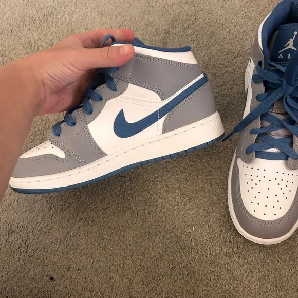 Nike Air Jordan Mid - White, Blue, and Gray - Picture 4 of 4